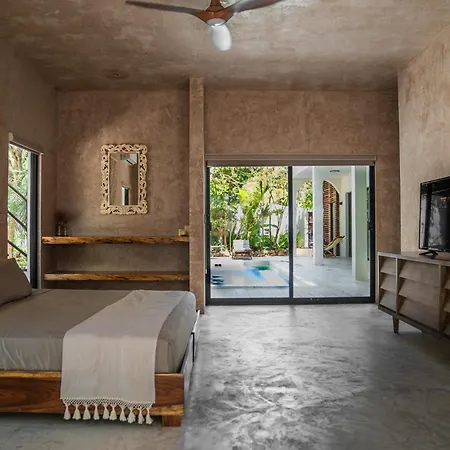 Casa Tira - Your Luxury Jungle Mansion In