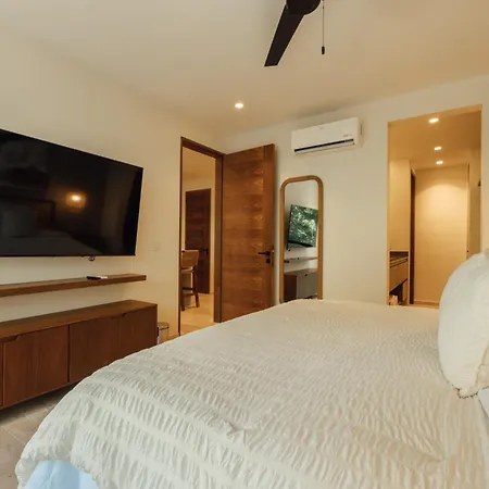 101 Park By Lumina Apartment