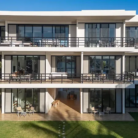 Eeb Ti Kaan - Luxury Oceanfront Residences Aparthotel 4*
