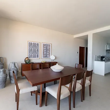 Eeb Ti Kaan - Luxury Oceanfront Residences Aparthotel