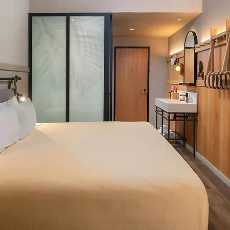Moxy Hotel 3*