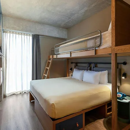 Hotel Moxy 3*
