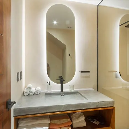 Apartment 2 Bdm Each With A Private Pool, At Elements *