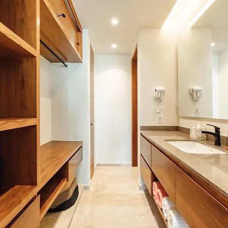 101 Park By Lumina Apartment