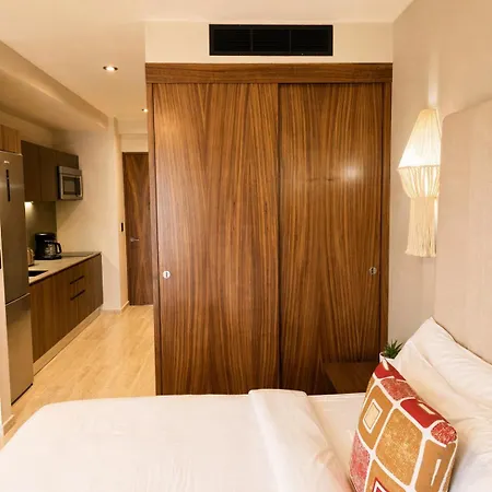 Sunset Studio Rooftop Pool Padel Tuk Apartment *