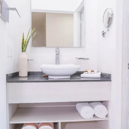 Hotel Collection O Kaab Boutique Tulum Centro, Pool And Parking