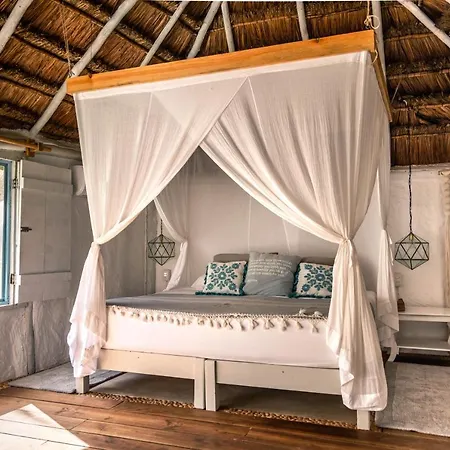 Hotel Playa Mambo Eco Cabanas 4*