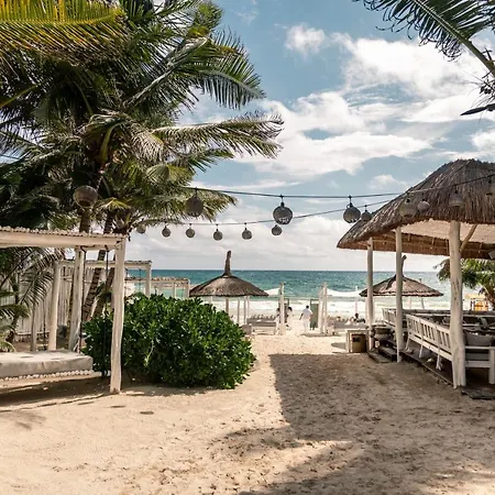 Hotel Playa Mambo Eco Cabanas 4*