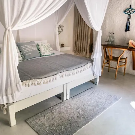 Playa Mambo Eco Cabanas Hotel