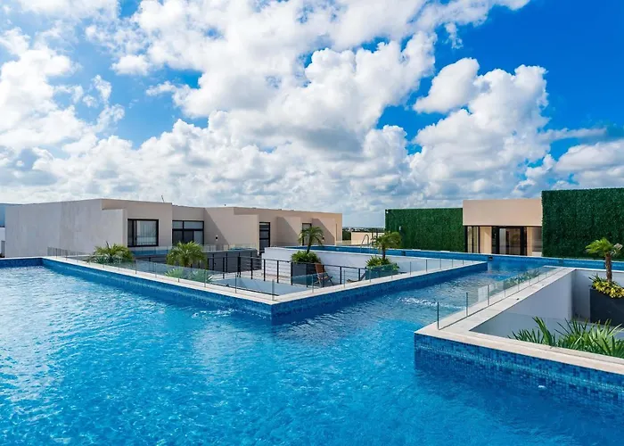 Ultra Luxury Condo, Rooftop Pool&HIGH SECURITY, Viva Residence