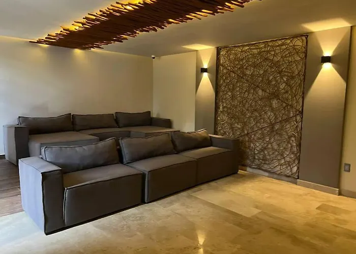 Join The Tuluminati Tribe! Modern & Cozy Studio