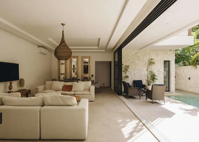 Elegant 4 Bedroom Villa, Gated Access & Personalized Concierge