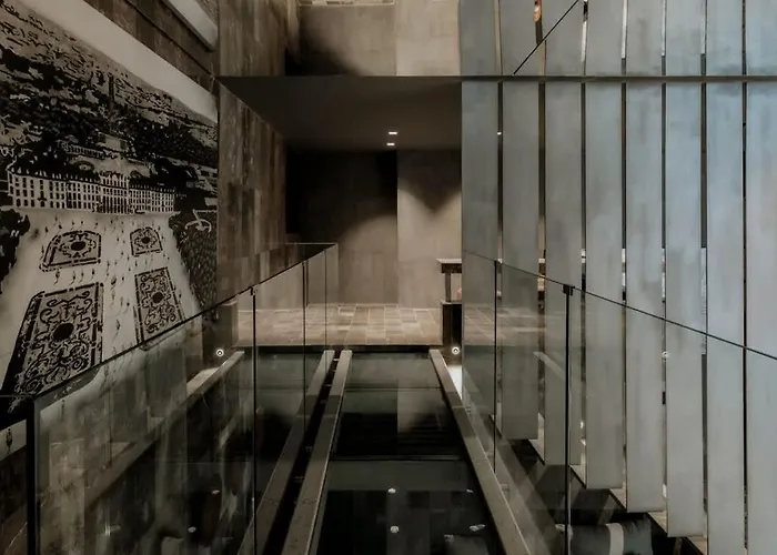 Barneys Ny Silver Residence With Pool