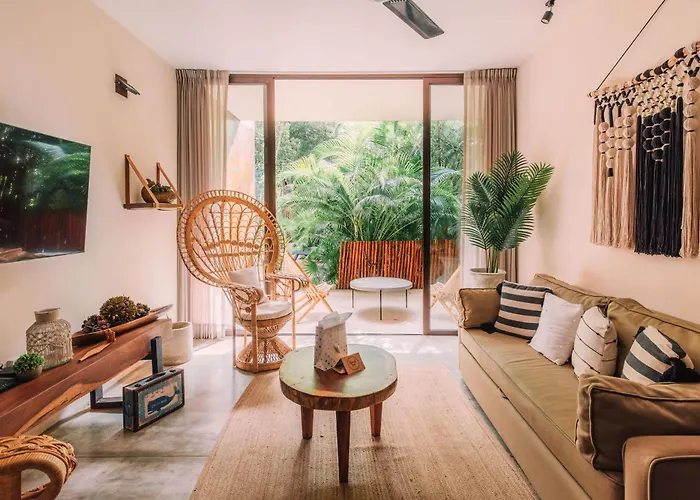 Spacious, Stylish, Comfortable, 2Bd 2Bth Condo,Private Pool 24Hr Concierge