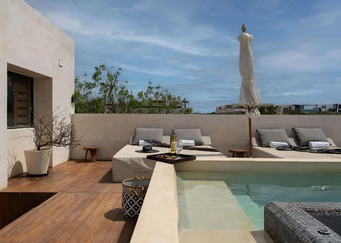 Exclusive 20 Guest Hotel Pool Tubs And Concierge