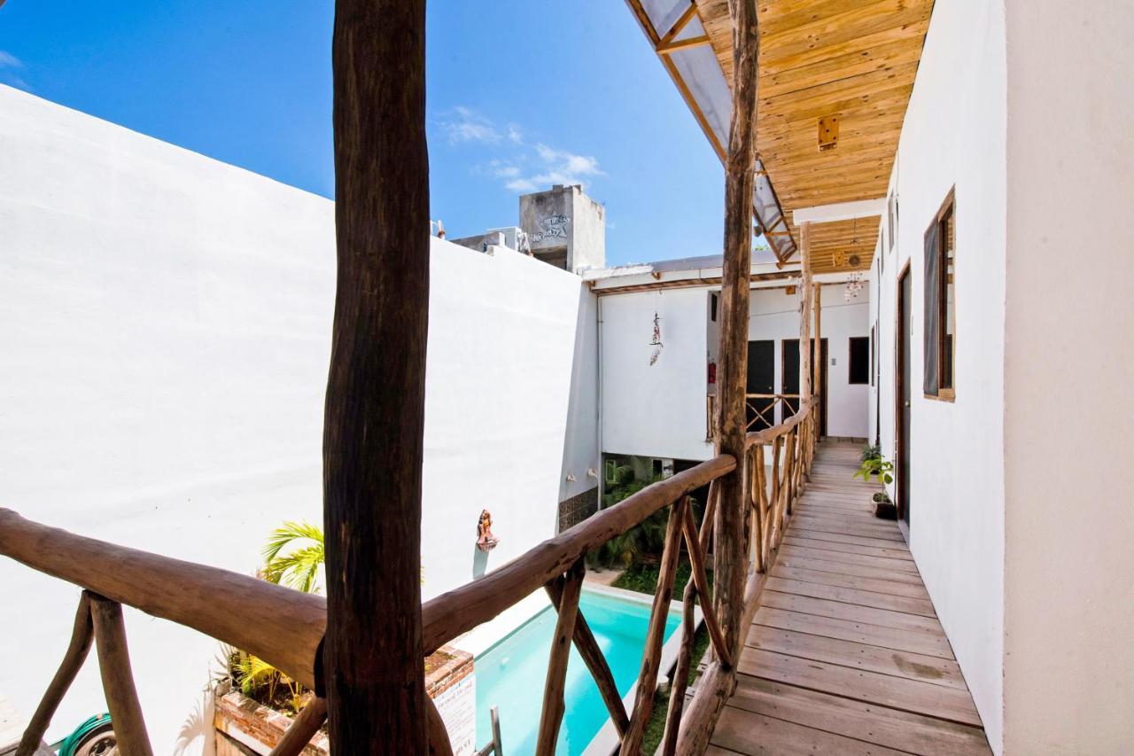 Oyo Jarro Cafe Hotel