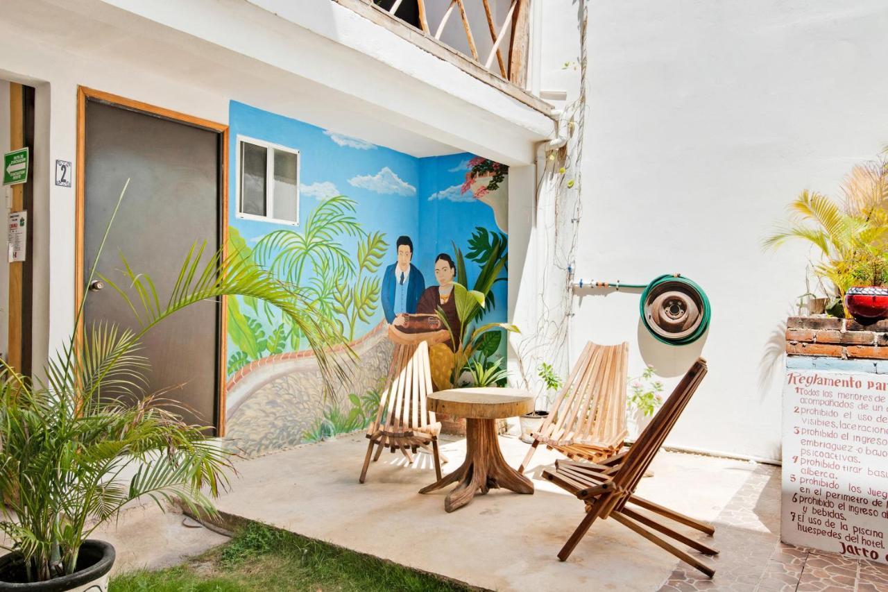 Oyo Jarro Cafe Hotel