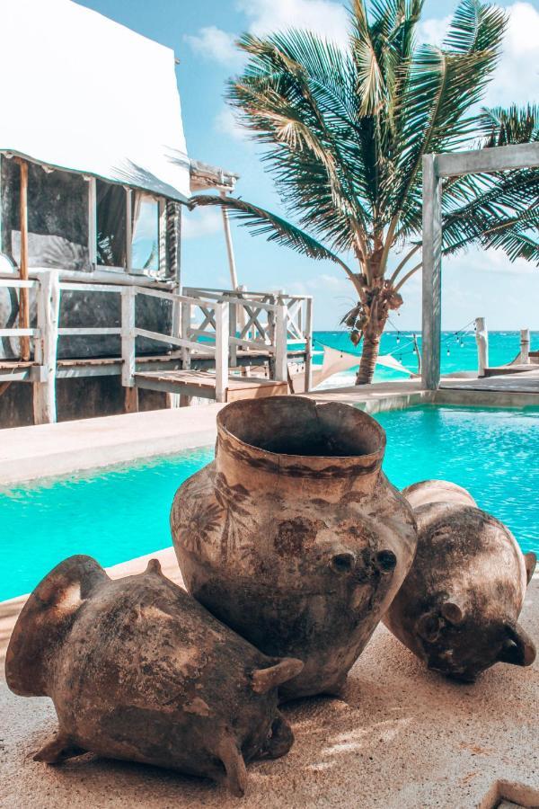 Lamar Front And Pool Tulum