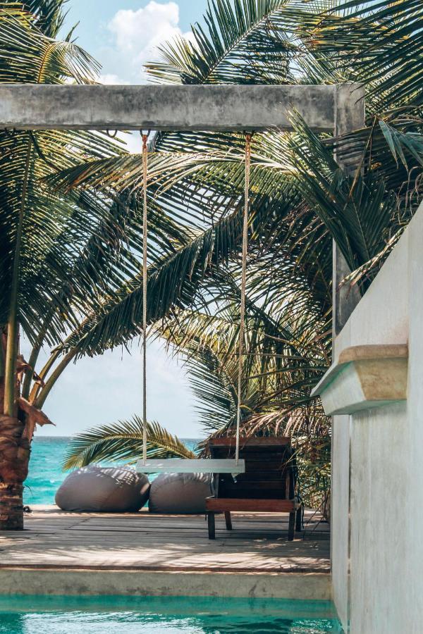 Hotel Lamar Front And Pool