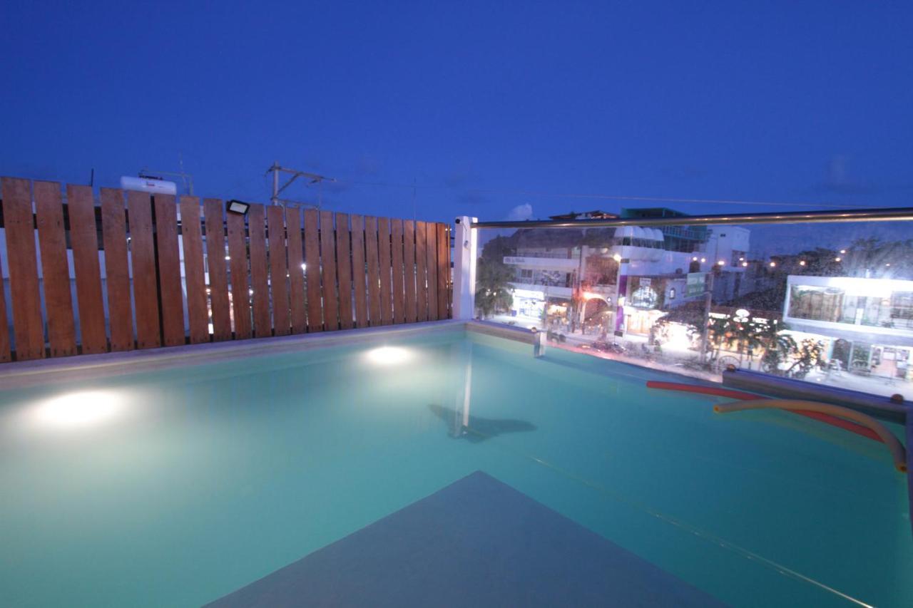 Straw & Rooftop Bar Hostel Tulum