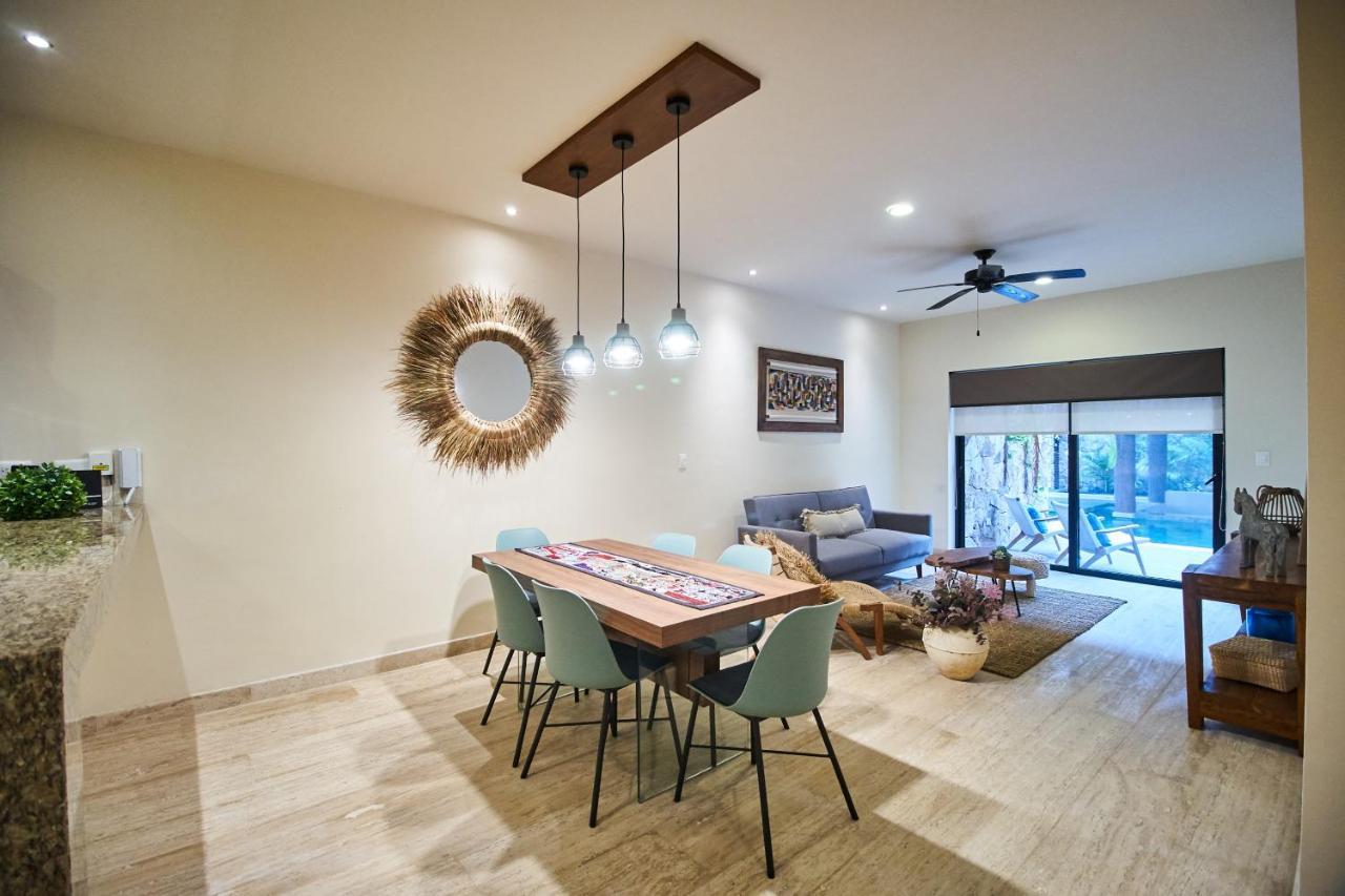 Apartment Luxury Poolside Gem With Pool, Jacuzzi & Gym *