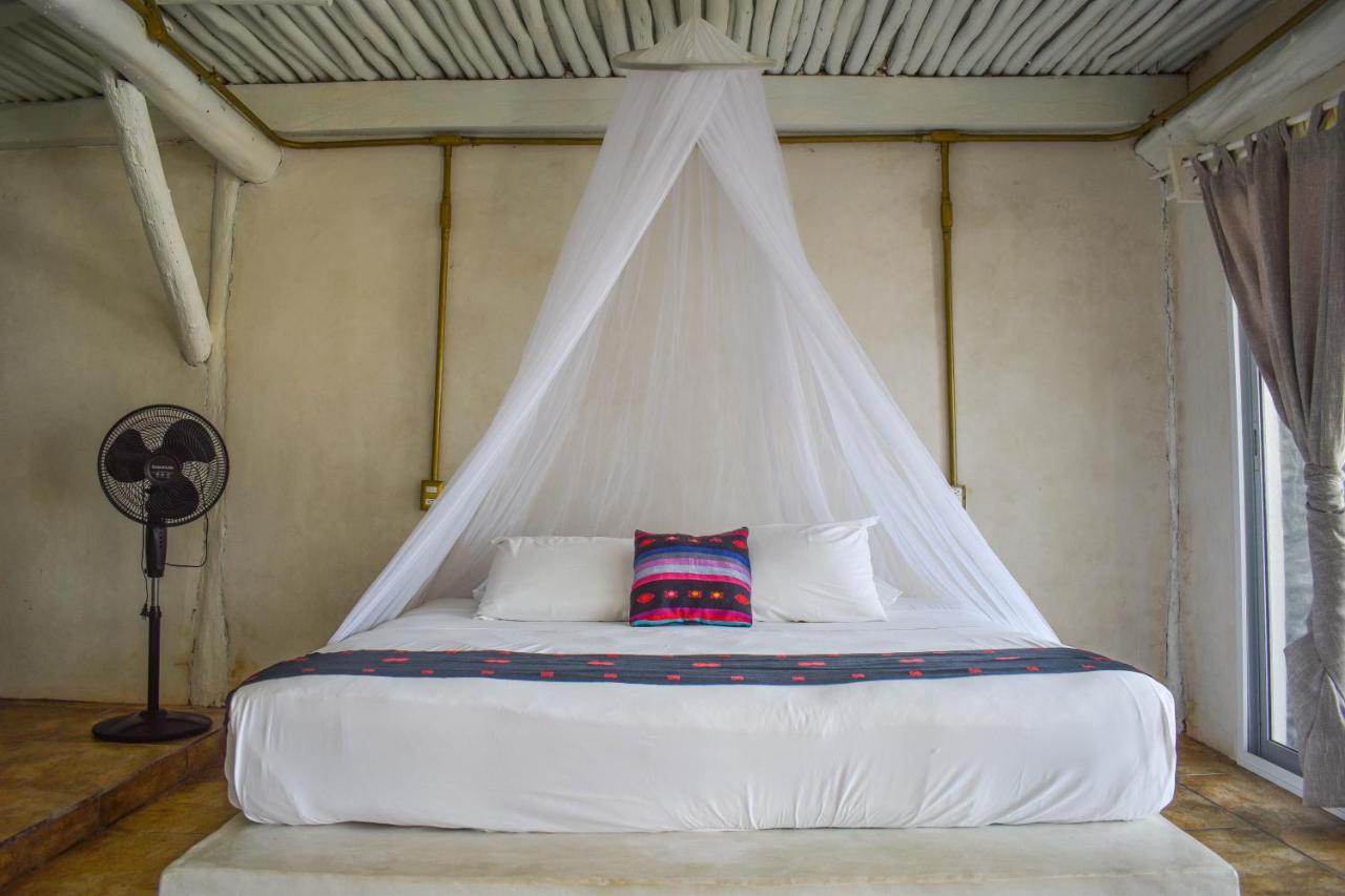 Lamar Front And Pool 3*