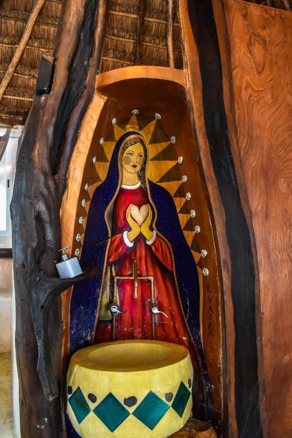 Lamar Front And Pool 3*