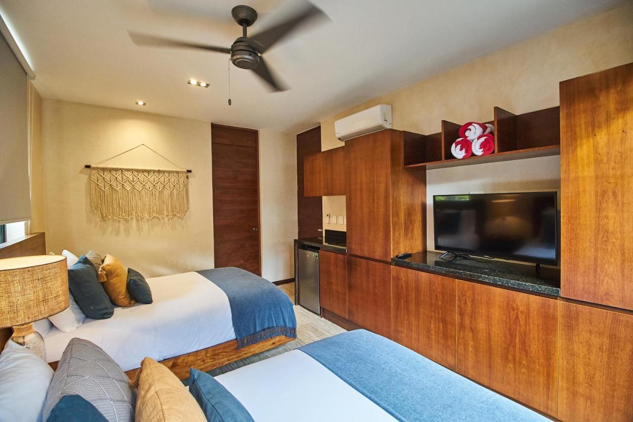 Don Quijote - Private Pool & Club Access