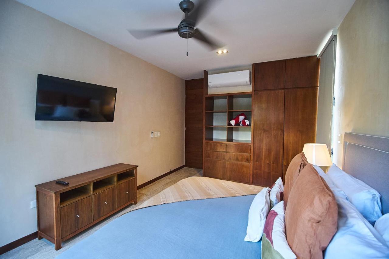 Don Quijote - Private Pool & Club Access *