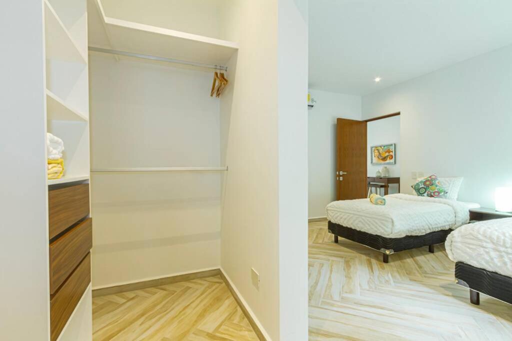 Perfect Getaway A Yaaxlum 106