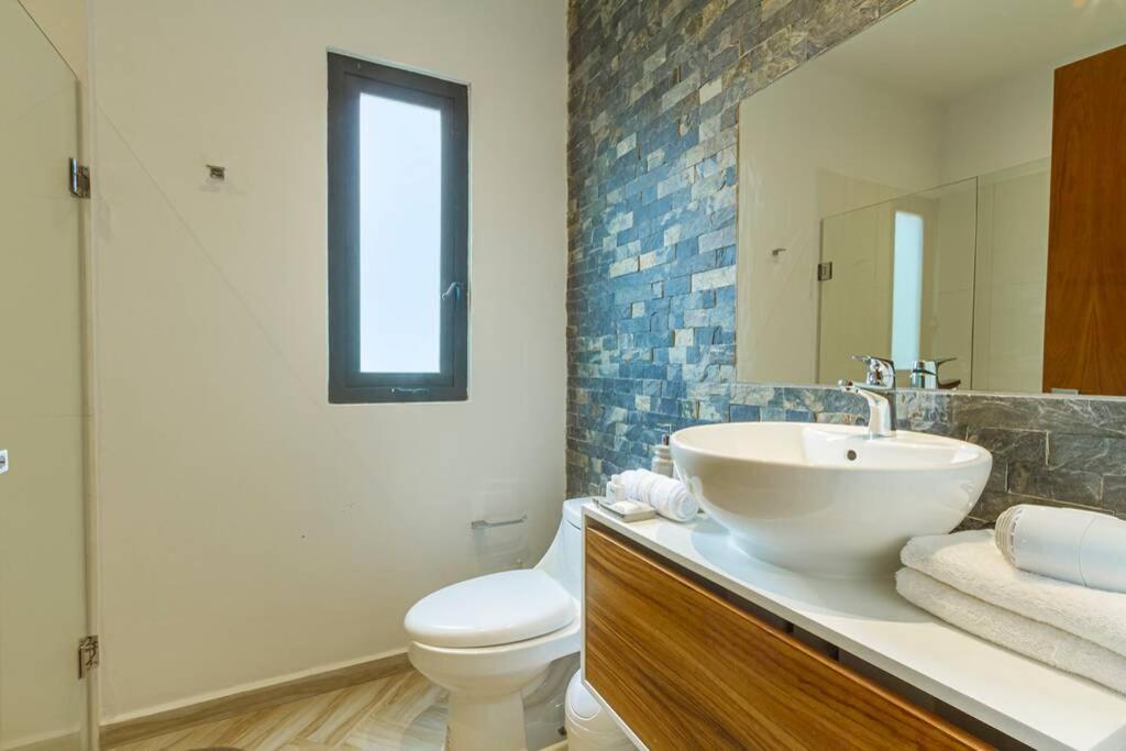 Perfect Getaway A Yaaxlum 106 *