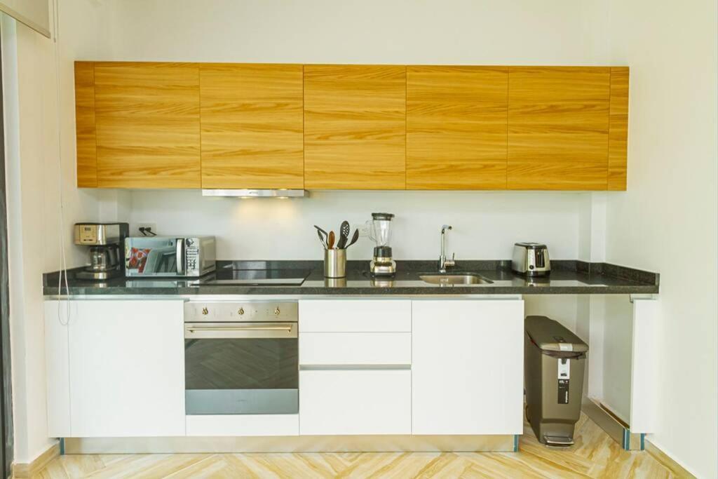 Perfect Getaway A Yaaxlum 106 *