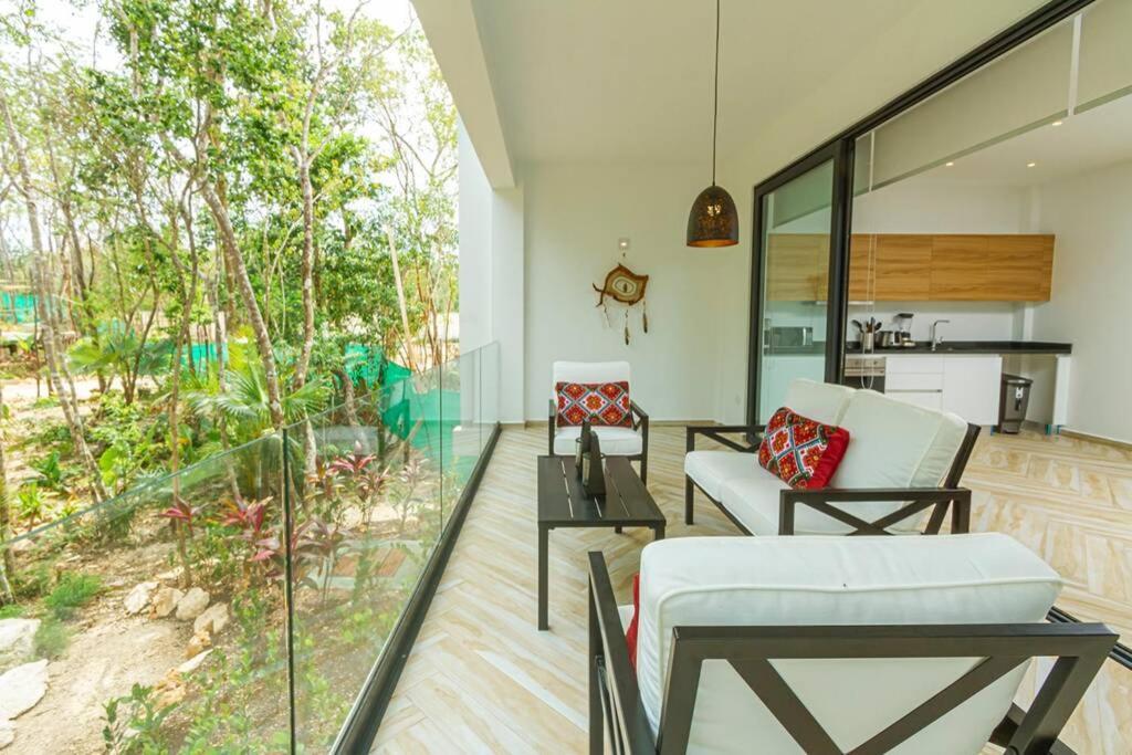 Perfect Getaway A Yaaxlum 106