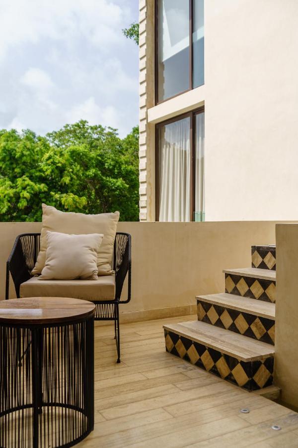 Apartment 205 Perfect Location 3 Bedrooms *