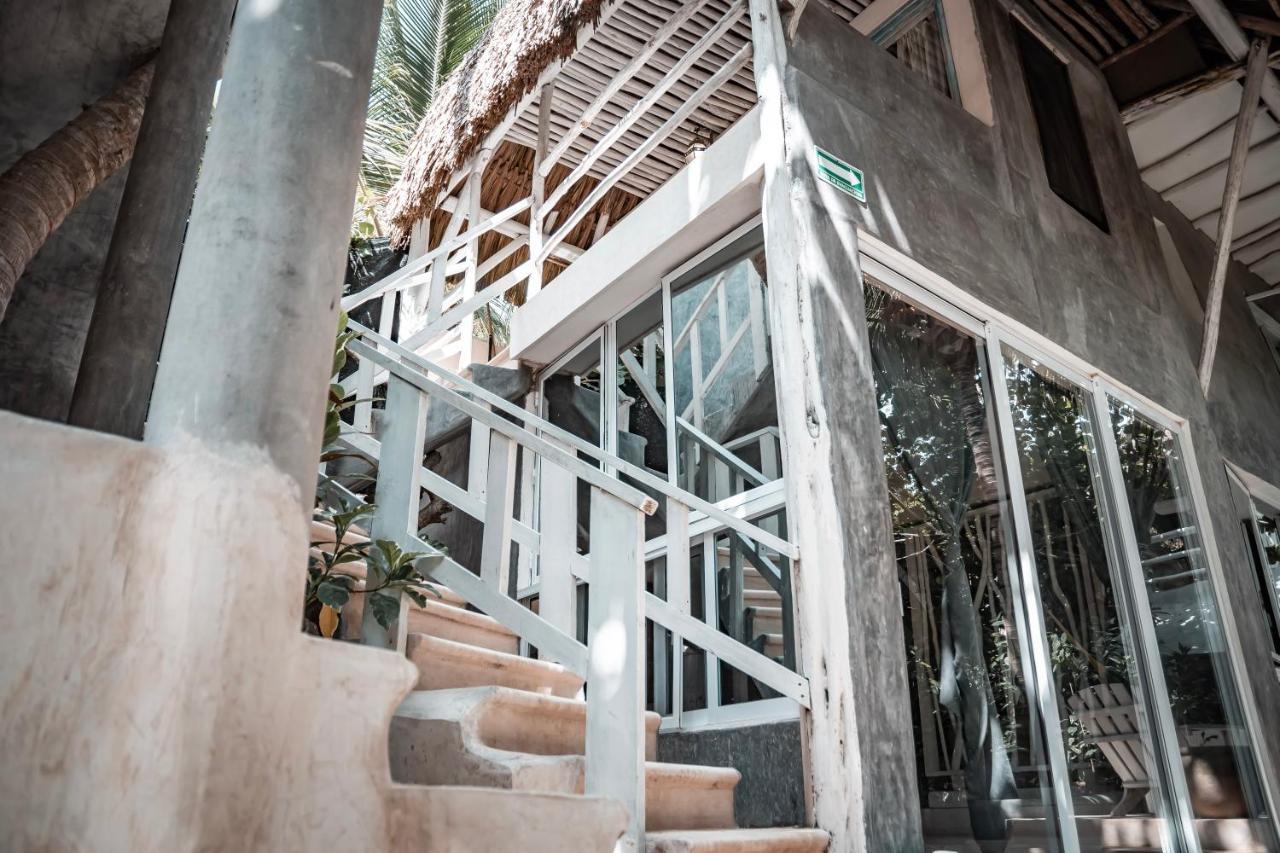 Lamar Front And Pool 3*