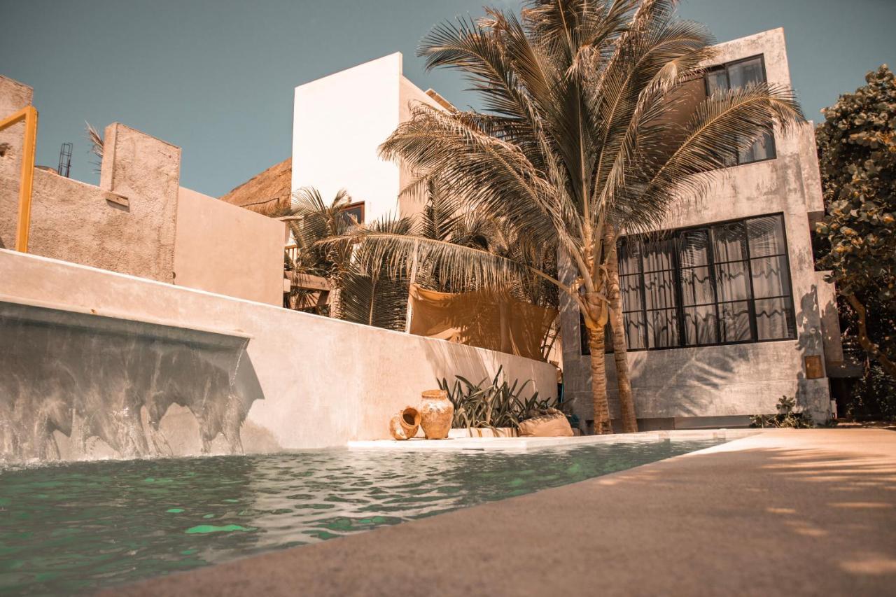 Lamar Front And Pool Hotel 3*