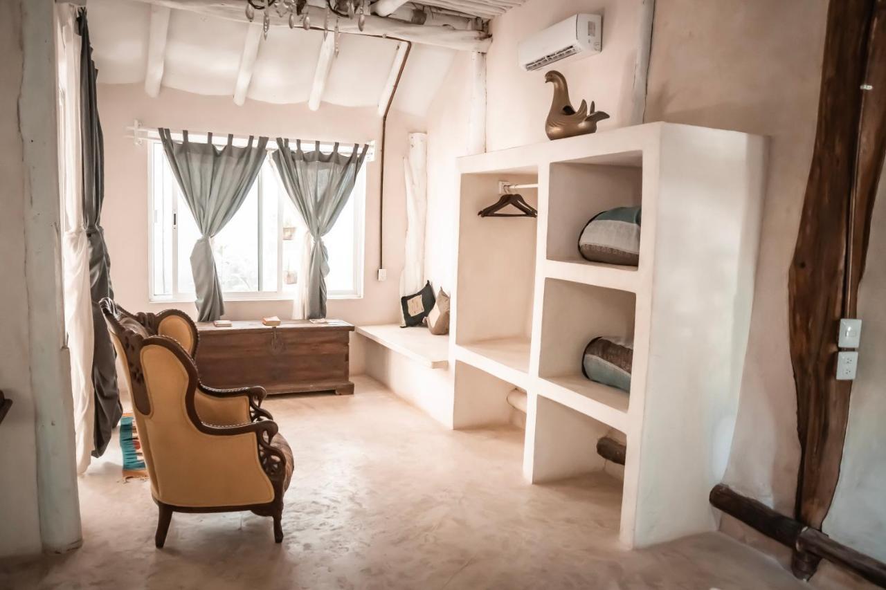 Hotel Lamar Front And Pool Tulum