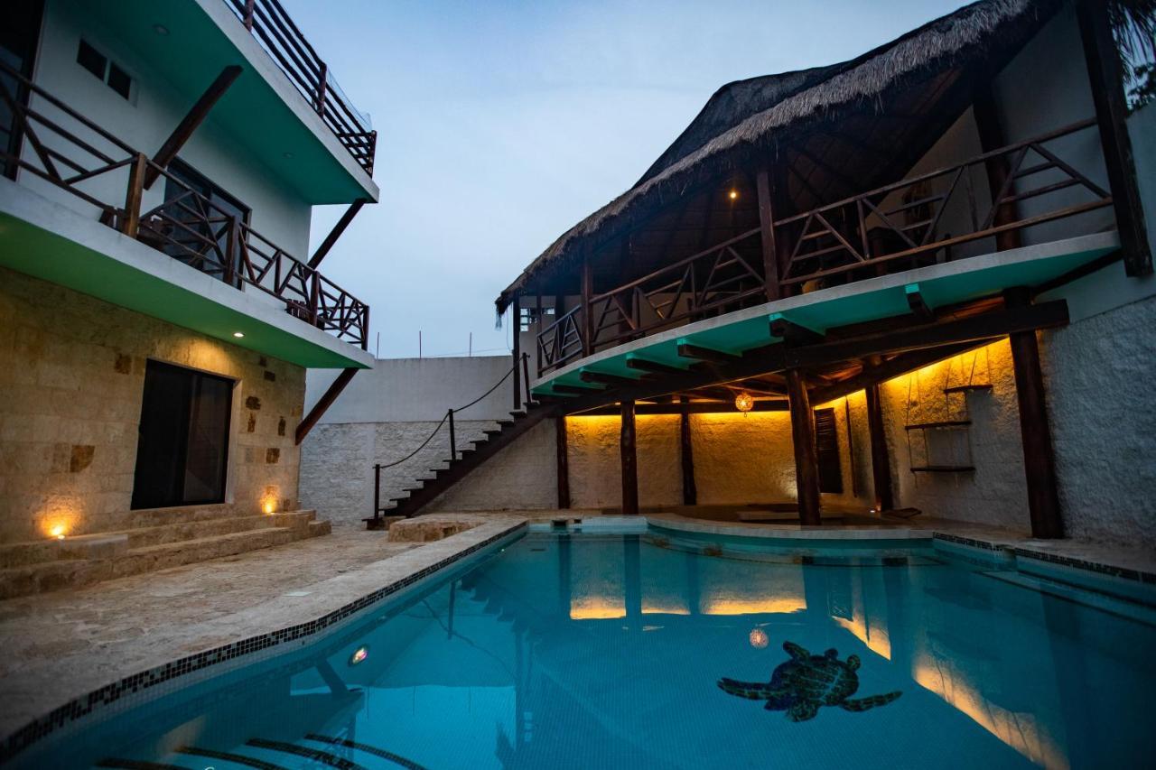 Howlita - Adult Only 3*