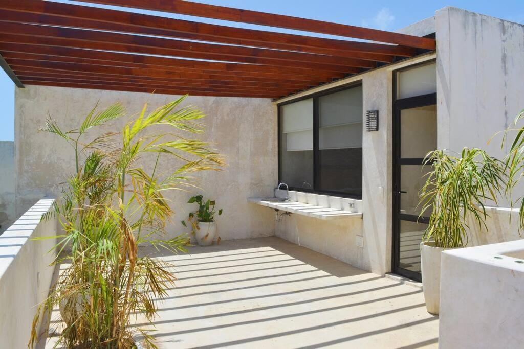 Apartment Exclusive, Spacious, Comfy 3 Bedroom Ph With Pool! *