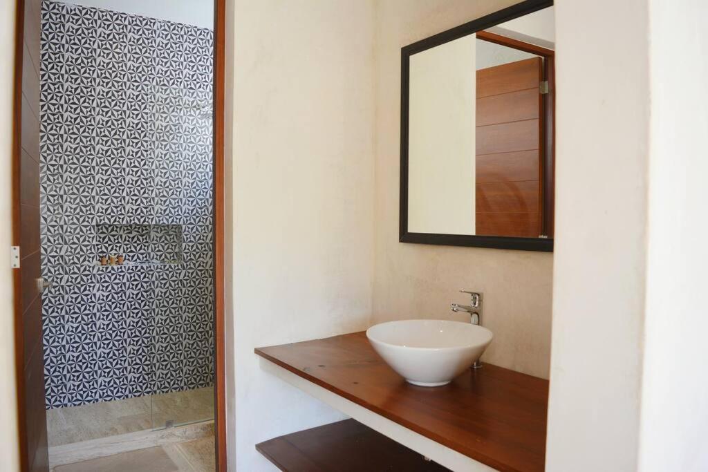 Apartment Exclusive, Spacious, Comfy 3 Bedroom Ph With Pool! *
