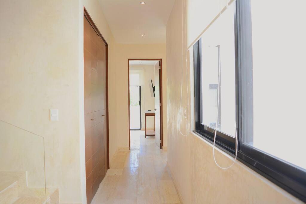 Apartment Exclusive, Spacious, Comfy 3 Bedroom Ph With Pool! *