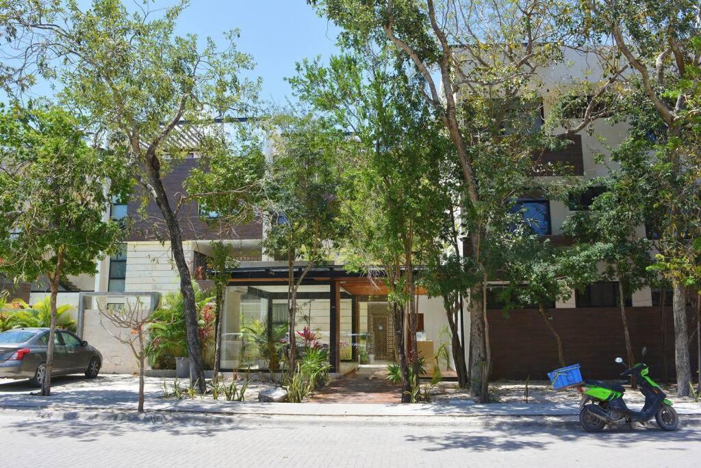 Exclusive, Spacious, Comfy 3 Bedroom Ph With Pool! Apartment *