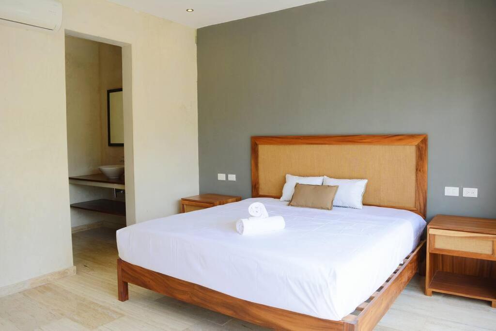Apartment Exclusive, Spacious, Comfy 3 Bedroom Ph With Pool!