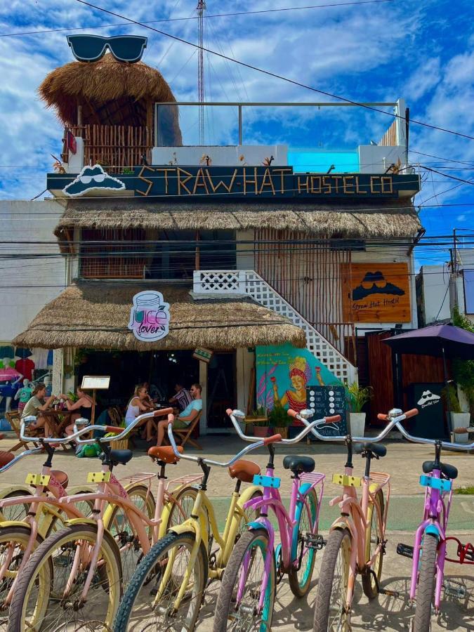 Straw & Rooftop Bar Hostel