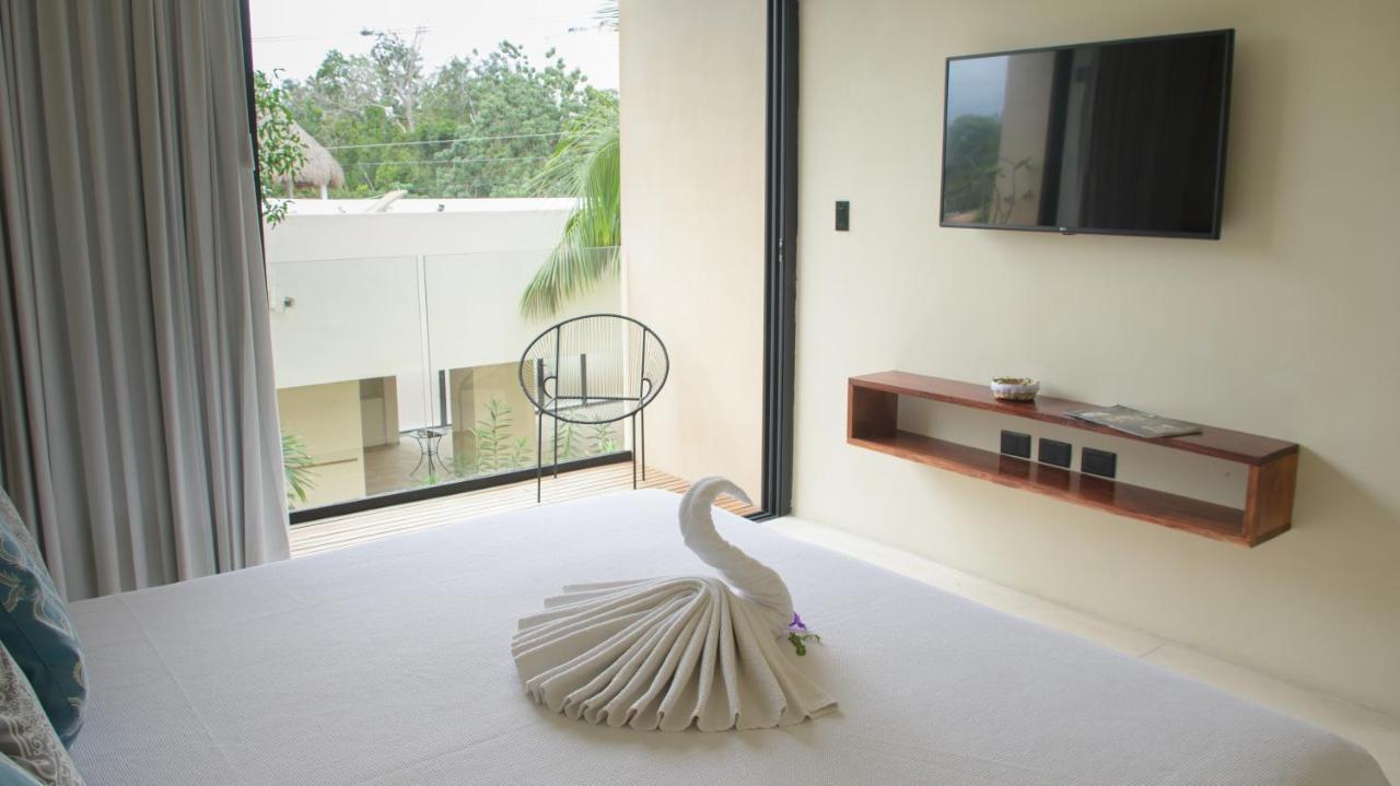 Moonshine & Hotel 3*