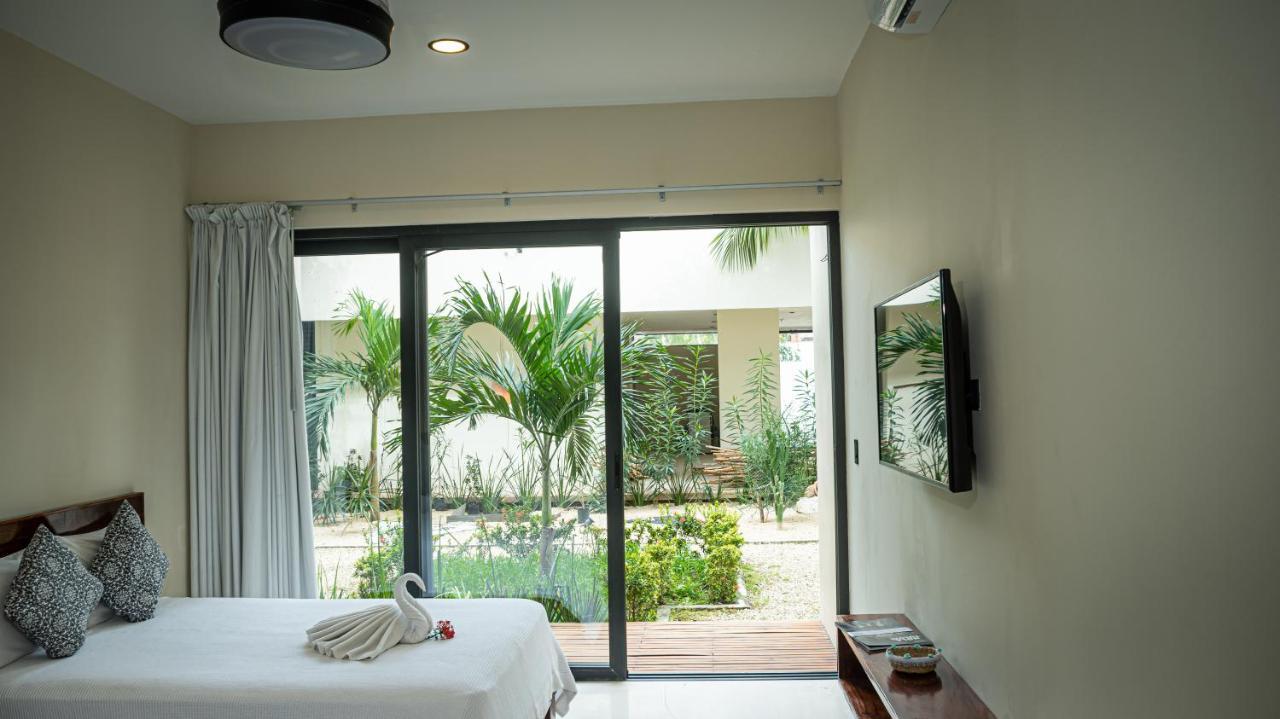 Moonshine & Hotel 3*