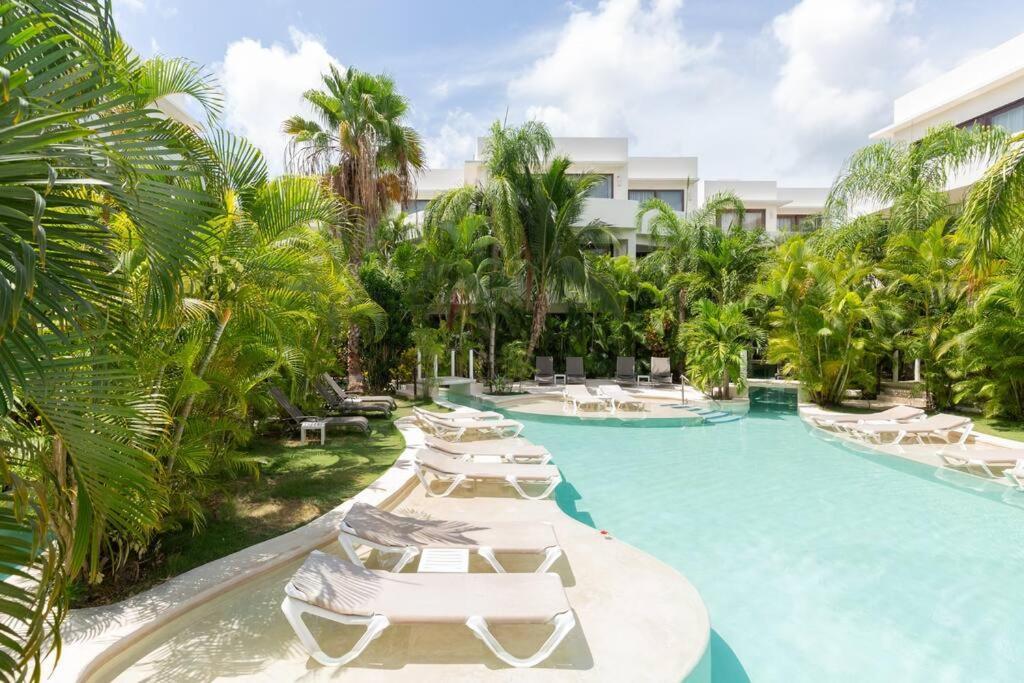 Intima - Optional Clothing - Private Jacuzzi *
