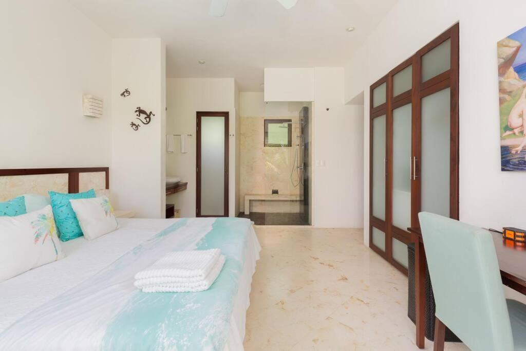Intima - Optional Clothing - Private Jacuzzi