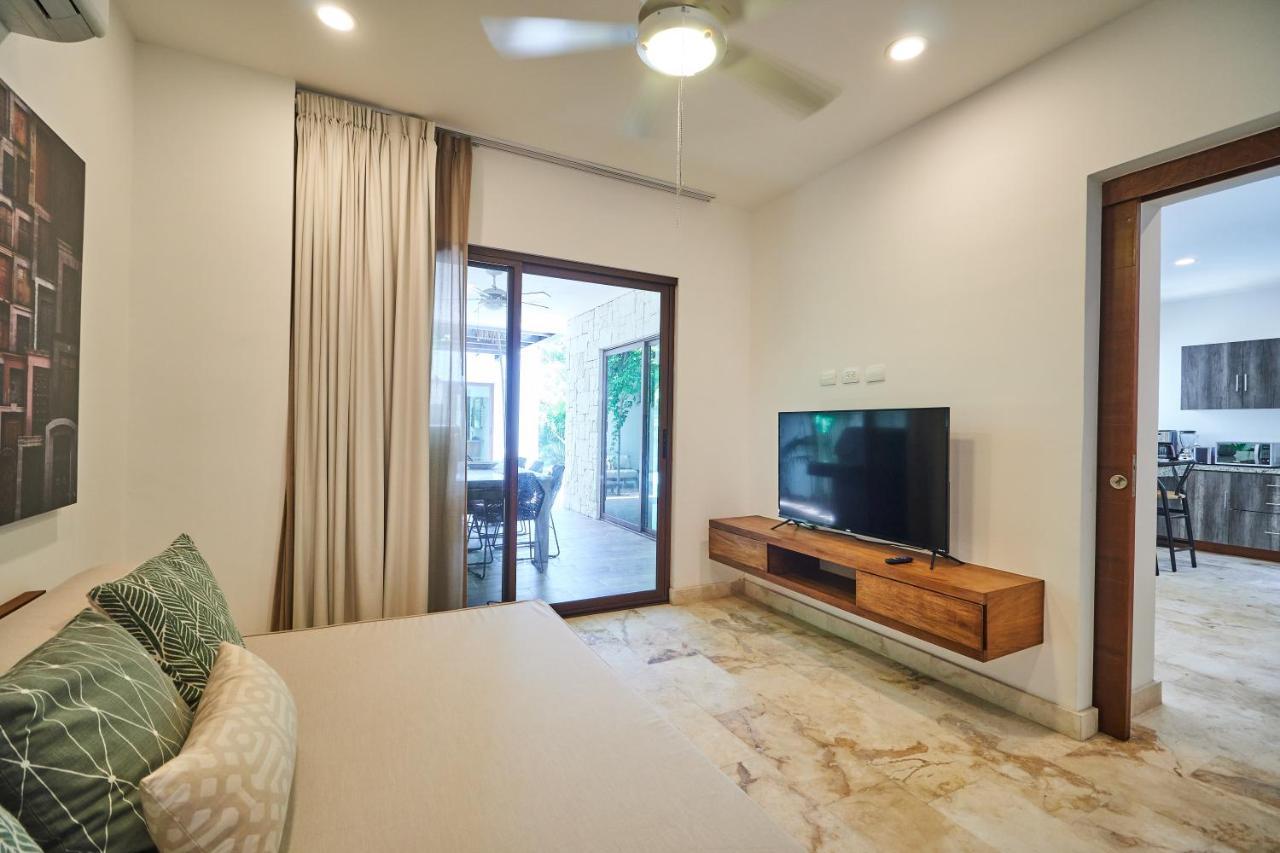 Casa Mallorca Tropical Vibes Private Pool Backyard With Grill Sunroof & Hammock Concierge & Wifi Holiday home *