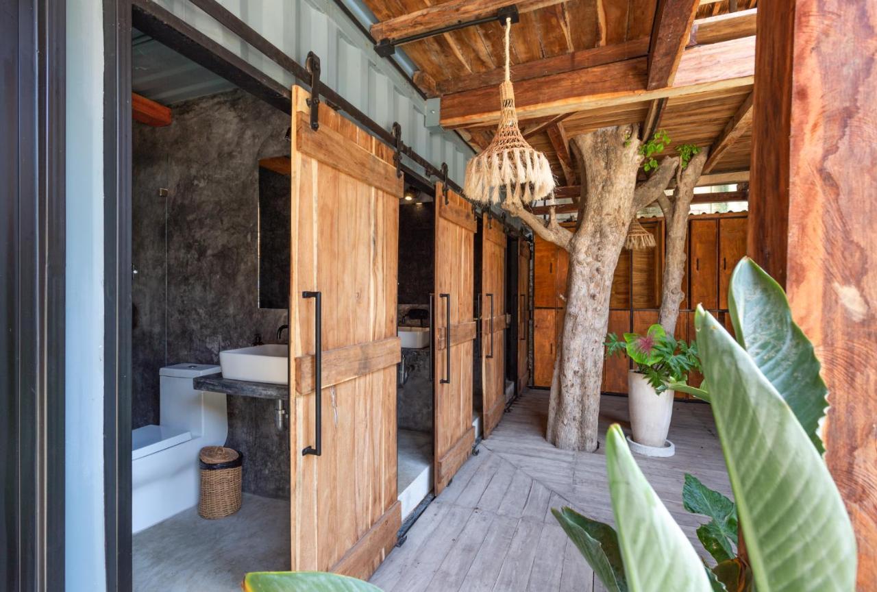 Meteora & Coffeehouse Tulum